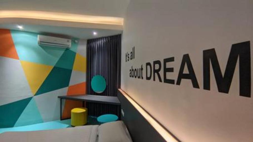 Alexander Hotel Tegal Экстерьер фото