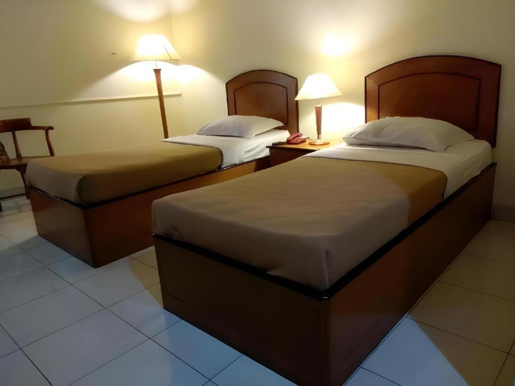 Alexander Hotel Tegal Экстерьер фото
