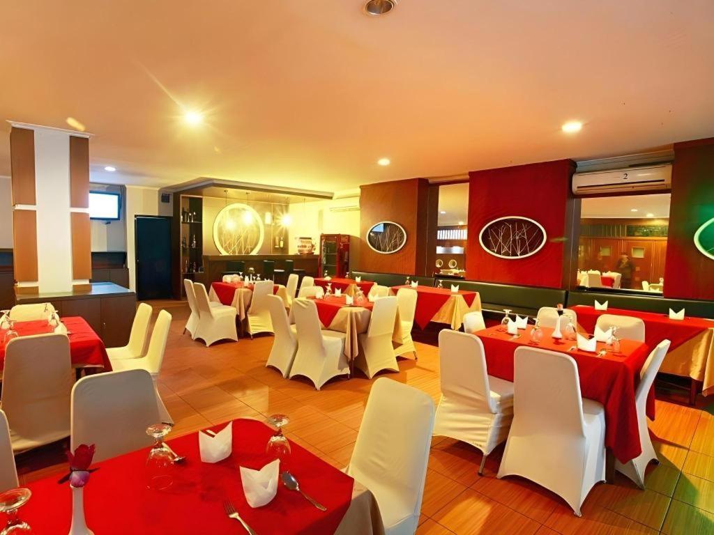 Alexander Hotel Tegal Экстерьер фото