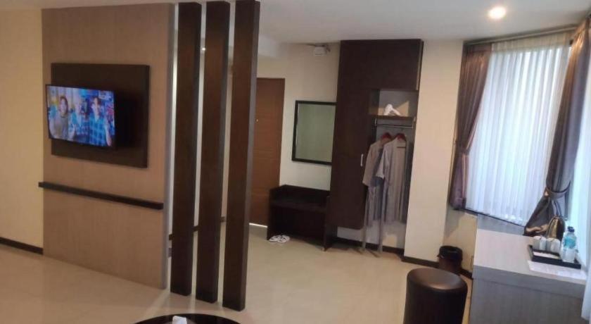 Alexander Hotel Tegal Экстерьер фото