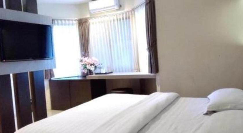 Alexander Hotel Tegal Экстерьер фото