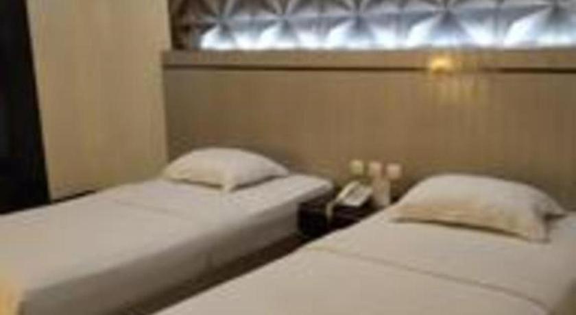 Alexander Hotel Tegal Экстерьер фото