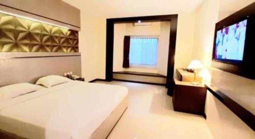 Alexander Hotel Tegal Экстерьер фото