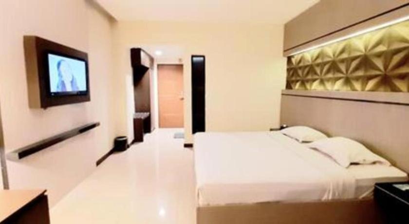 Alexander Hotel Tegal Экстерьер фото