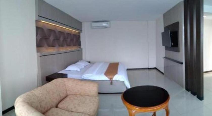 Alexander Hotel Tegal Экстерьер фото
