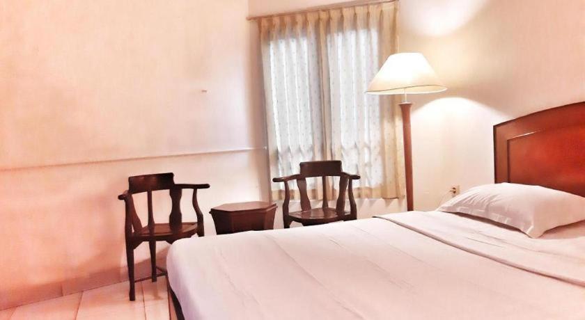 Alexander Hotel Tegal Экстерьер фото