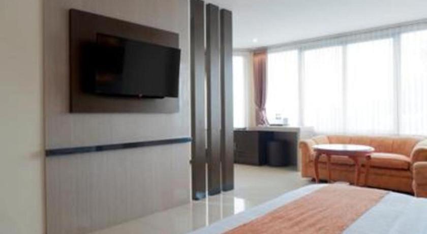 Alexander Hotel Tegal Экстерьер фото