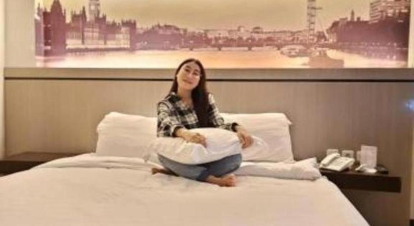 Alexander Hotel Tegal Экстерьер фото