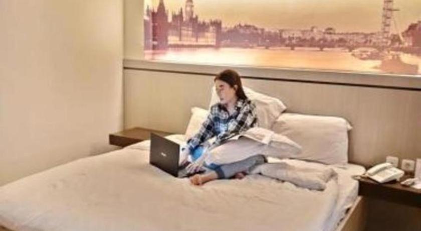 Alexander Hotel Tegal Экстерьер фото