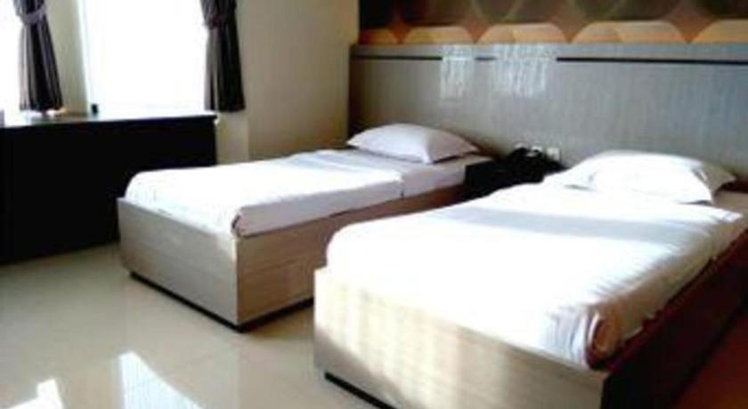 Alexander Hotel Tegal Экстерьер фото