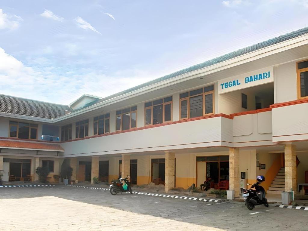 Alexander Hotel Tegal Экстерьер фото